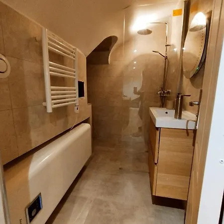 Apartment Beautiful Triplex In The Center Of *