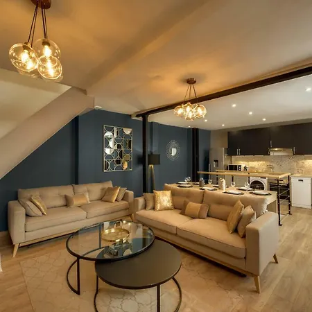 Apartment Beautiful Triplex In The Center Of