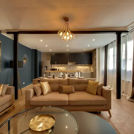 Beautiful Triplex In The Center Of Apartment *