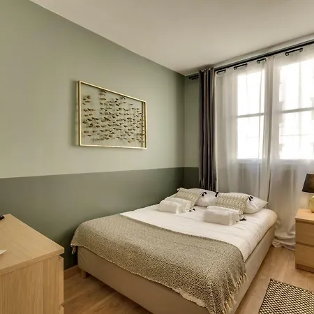 Apartment Beautiful Triplex In The Center Of *