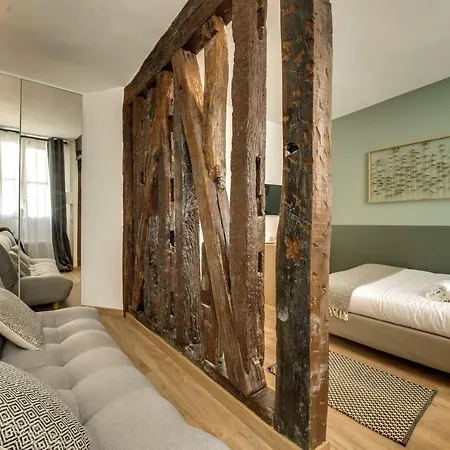 Apartment Beautiful Triplex In The Center Of