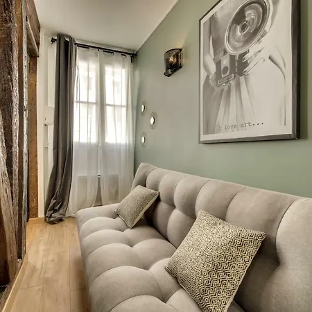 Apartment Beautiful Triplex In The Center Of