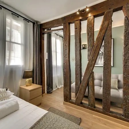 Beautiful Triplex In The Center Of *