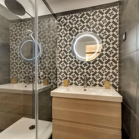 Beautiful Triplex In The Center Of Apartment *